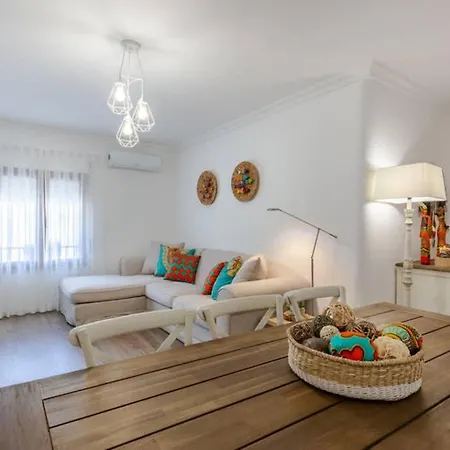Charming Holiday Retreat - 3bdr In By Ondjo Appartamento *